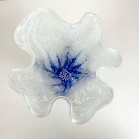 Handkerchief Vase White And Cobalt Blue Splatter Art Glass 9.25” Vase - Picture 6 of 15